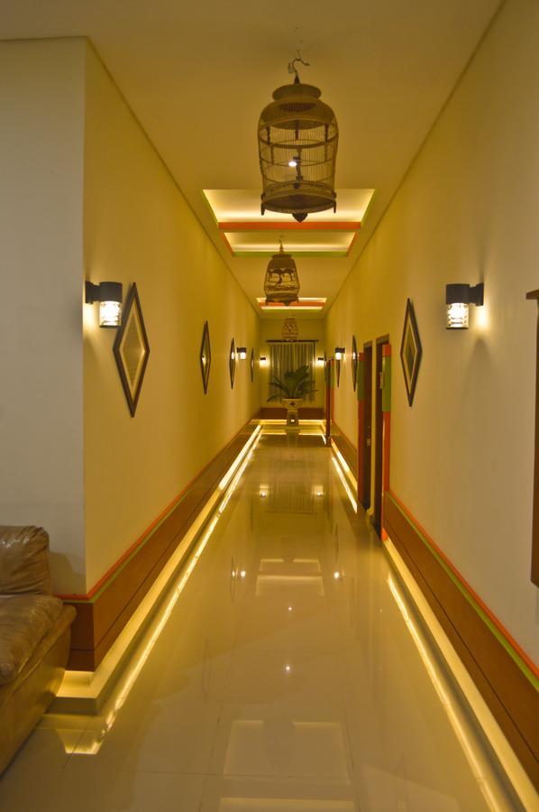 The Cabin Tanjung Hotel Вонособо Экстерьер фото