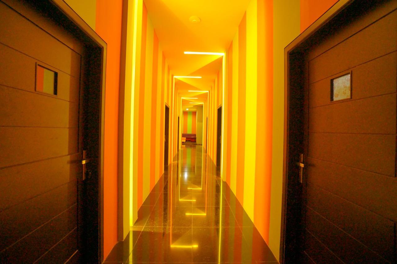 The Cabin Tanjung Hotel Вонособо Экстерьер фото