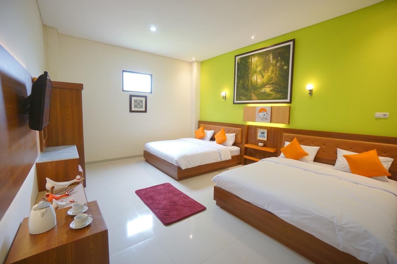 The Cabin Tanjung Hotel Вонособо Экстерьер фото