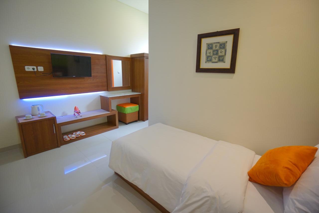 The Cabin Tanjung Hotel Вонособо Экстерьер фото